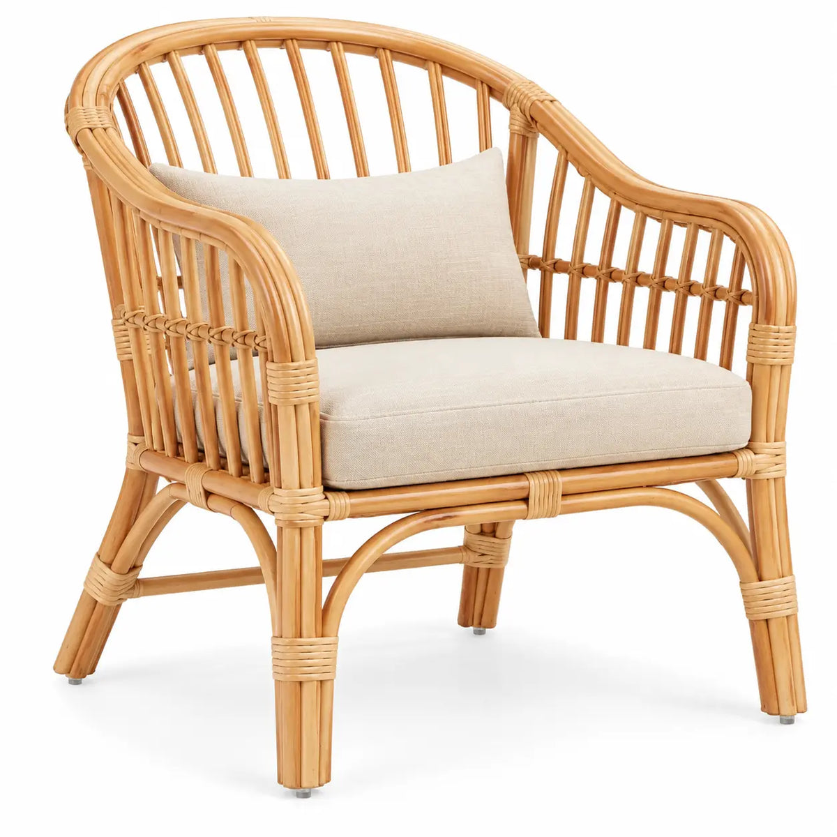 Sillón con estructura abierta con detalles de líneas verticales, beige y marrón